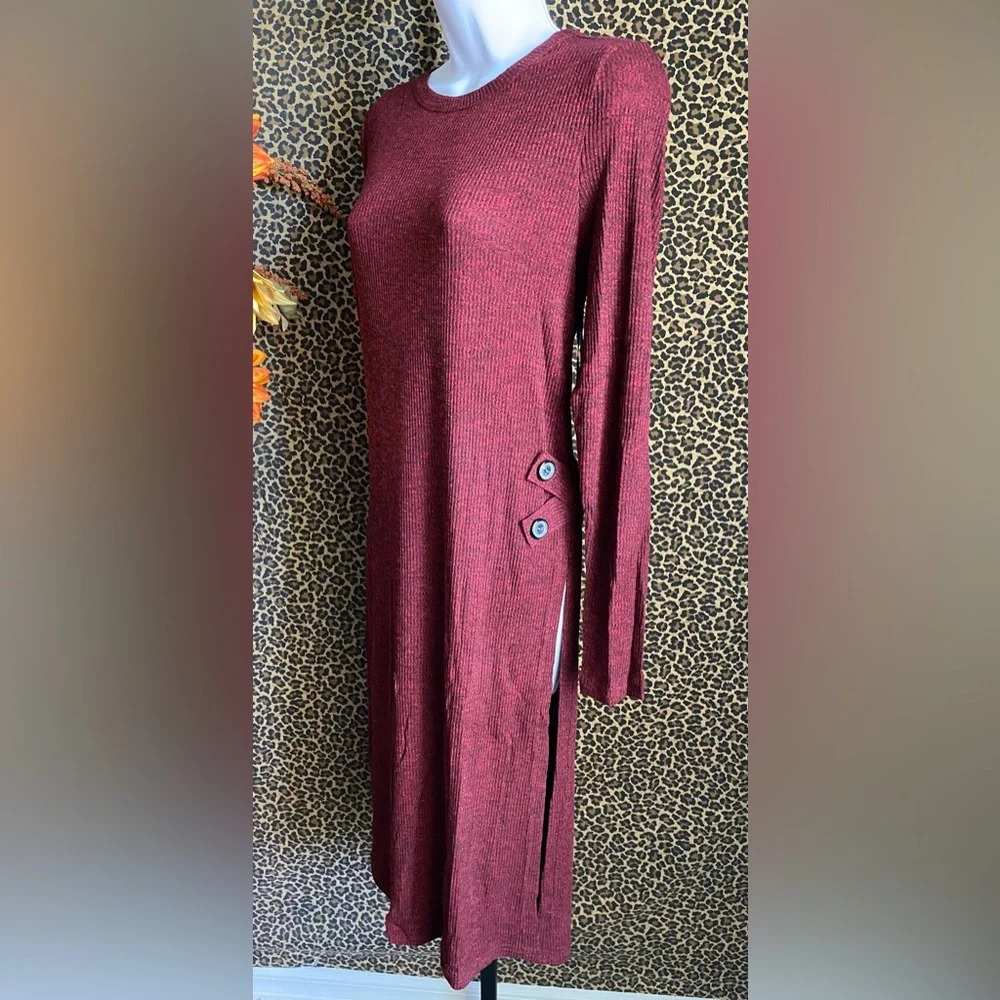 🌴3/$30🌴DOE & RAE Burgundy Marble Long Sleeve Side Slit Button Accent Dress - Picture 6 of 12